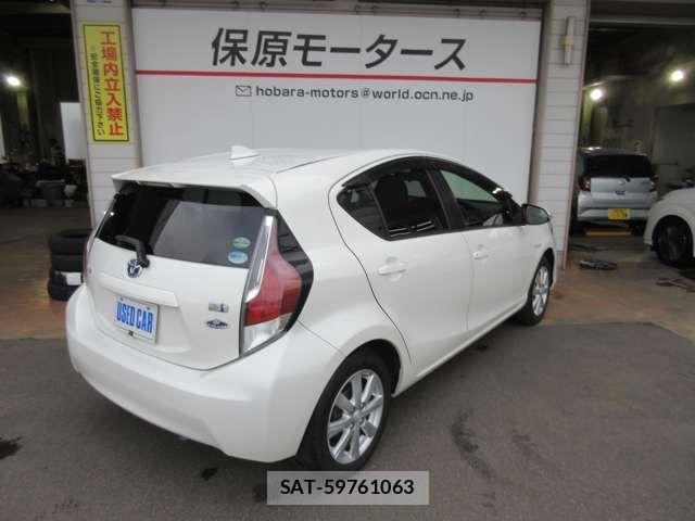 Toyota AQUA 2015-04 6494833-14