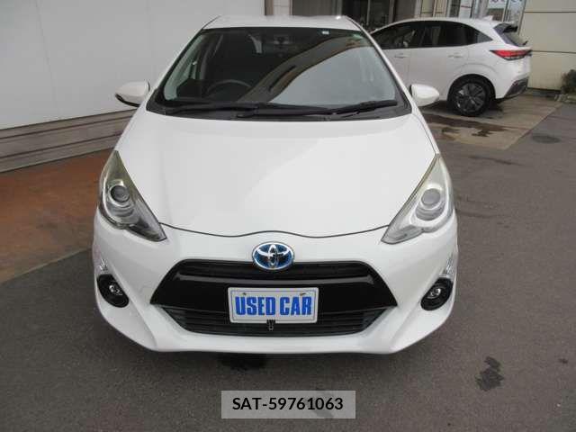 Toyota AQUA 2015-04 6494833-1