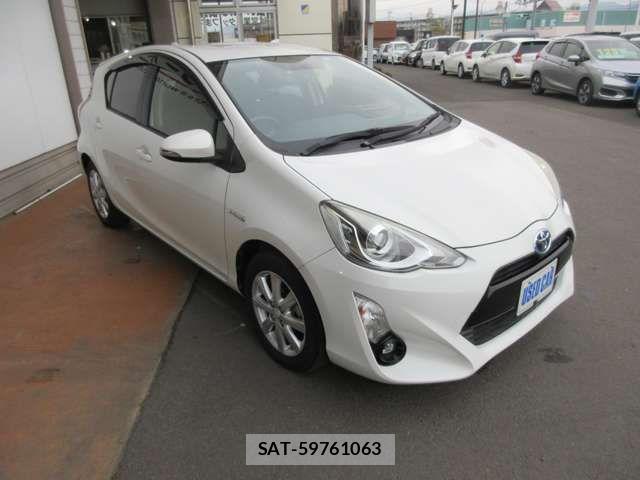 Toyota AQUA 2015-04 6494833-2