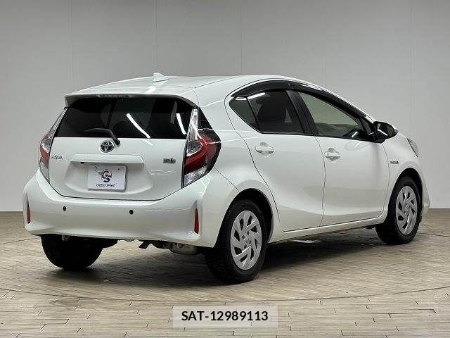 Toyota AQUA 2017-10 6544176-15