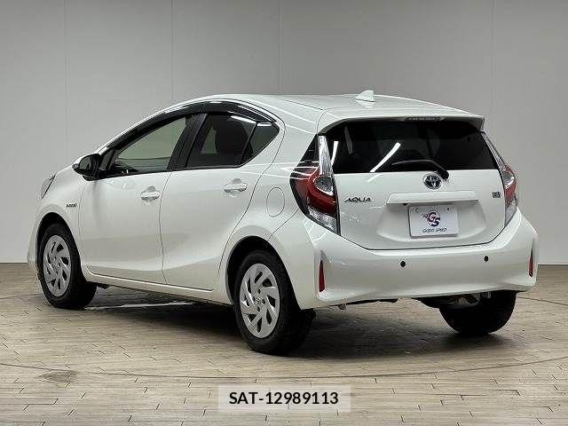 Toyota AQUA 2017-10 6544176-16