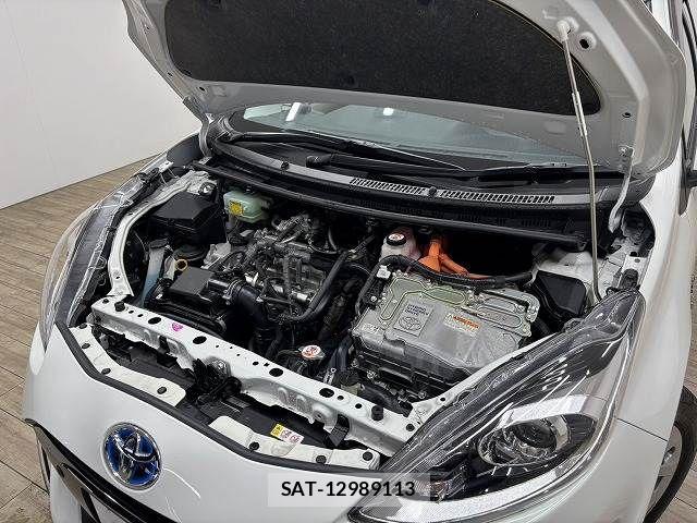 Toyota AQUA 2017-10 6544176-17