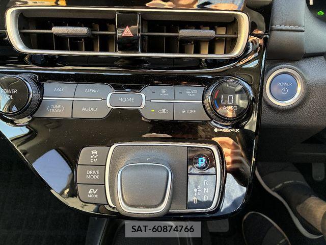 Toyota AQUA 2022-02 6610463-11