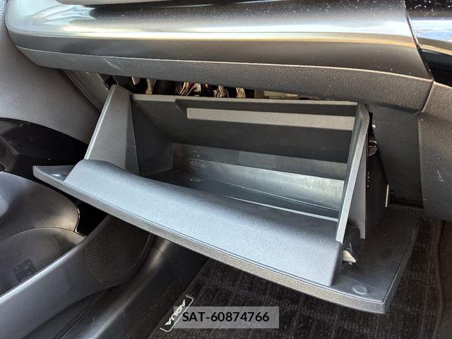 Toyota AQUA 2022-02 6610463-16