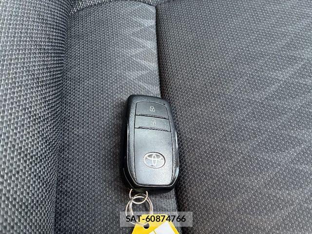 Toyota AQUA 2022-02 6610463-8