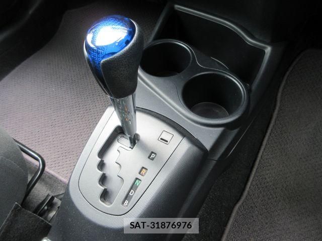 Toyota AQUA 2018-09 6610496-11