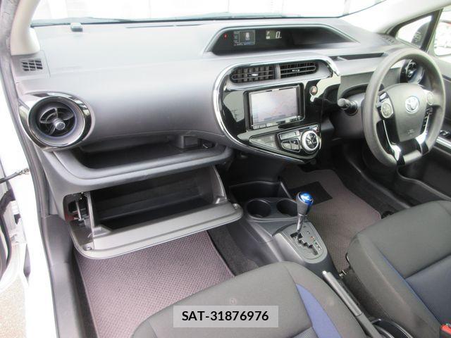 Toyota AQUA 2018-09 6610496-13
