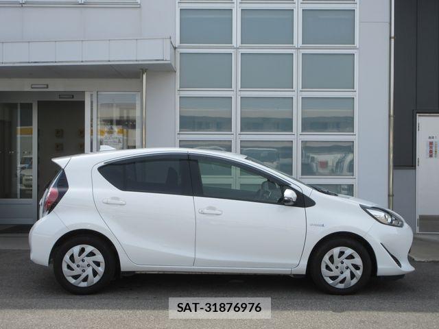 Toyota AQUA 2018-09 6610496-23