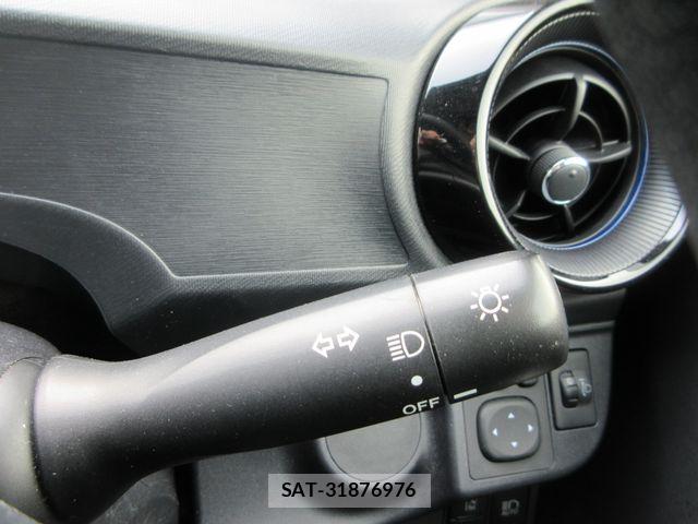 Toyota AQUA 2018-09 6610496-26