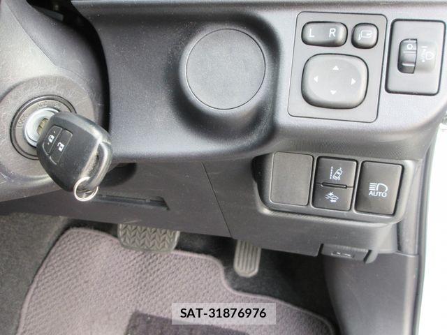 Toyota AQUA 2018-09 6610496-5