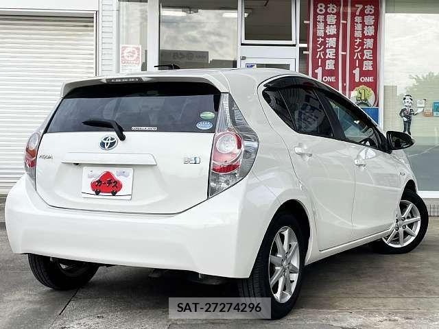 Toyota AQUA 2013-07 6610520-2