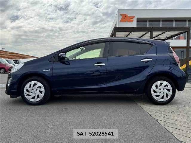 Toyota AQUA 2017-06 6610514-10