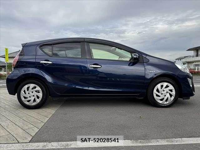 Toyota AQUA 2017-06 6610514-11