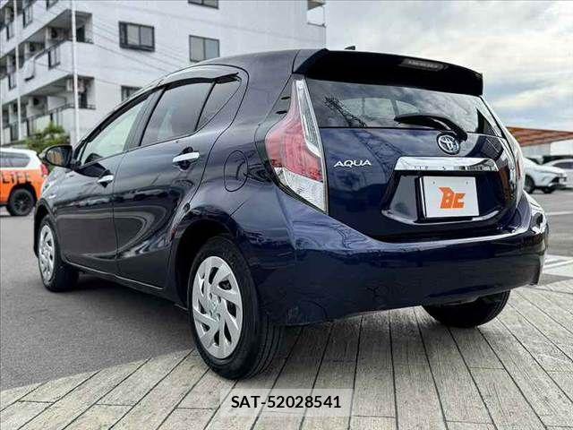 Toyota AQUA 2017-06 6610514-12