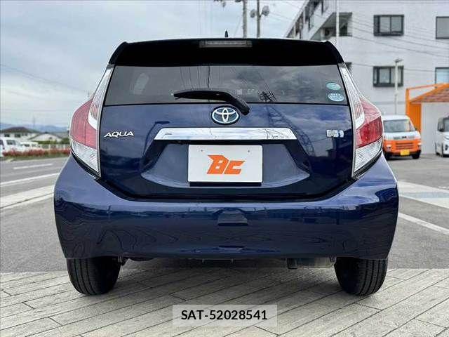Toyota AQUA 2017-06 6610514-13