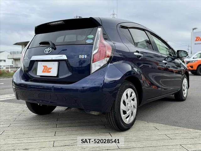 Toyota AQUA 2017-06 6610514-14