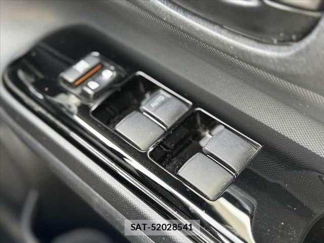 Toyota AQUA 2017-06 6610514-25