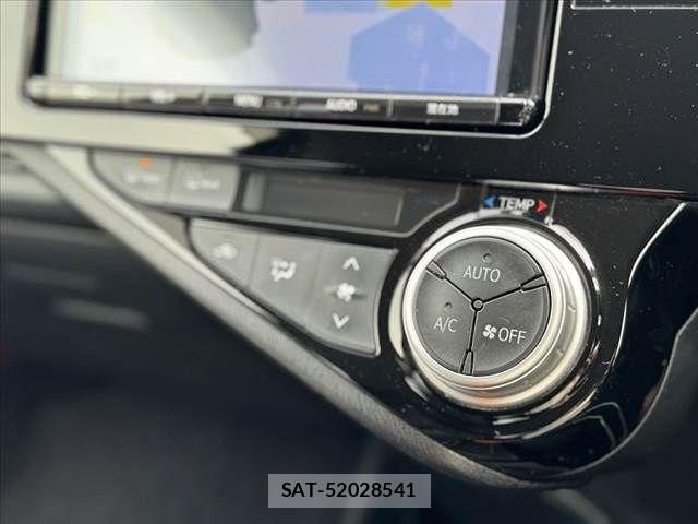 Toyota AQUA 2017-06 6610514-26