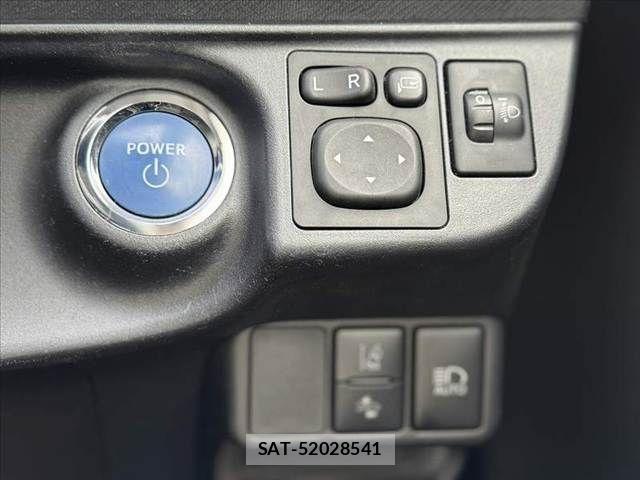 Toyota AQUA 2017-06 6610514-5