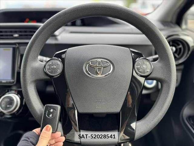 Toyota AQUA 2017-06 6610514-6