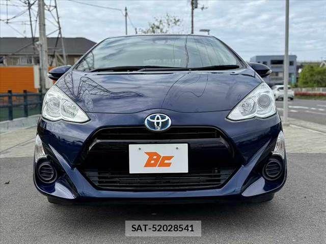 Toyota AQUA 2017-06 6610514-8