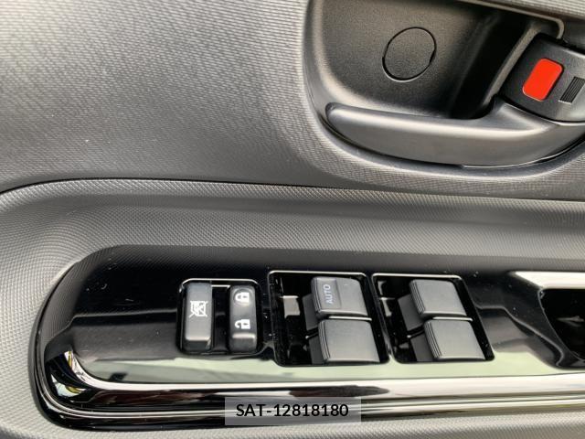 Toyota AQUA 2019-11 6641230-17