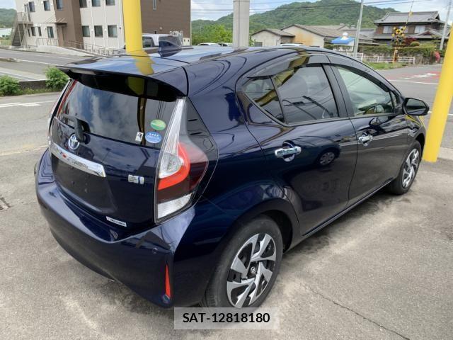 Toyota AQUA 2019-11 6641230-3