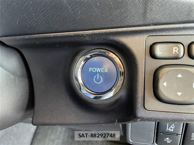 Toyota AQUA 2020-12 6641229-13