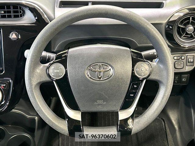 Toyota AQUA 2018-02 6641227-10