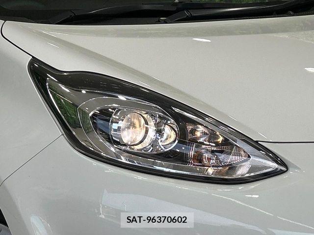 Toyota AQUA 2018-02 6641227-11
