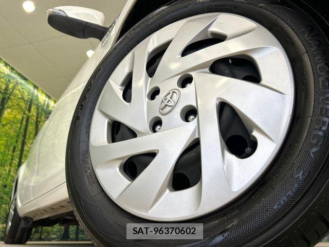 Toyota AQUA 2018-02 6641227-12
