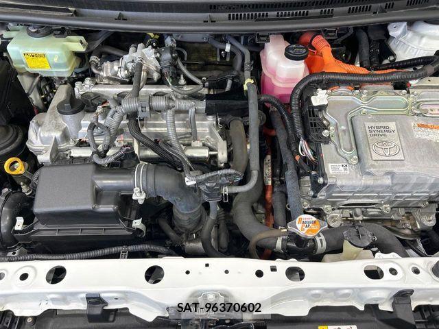 Toyota AQUA 2018-02 6641227-17