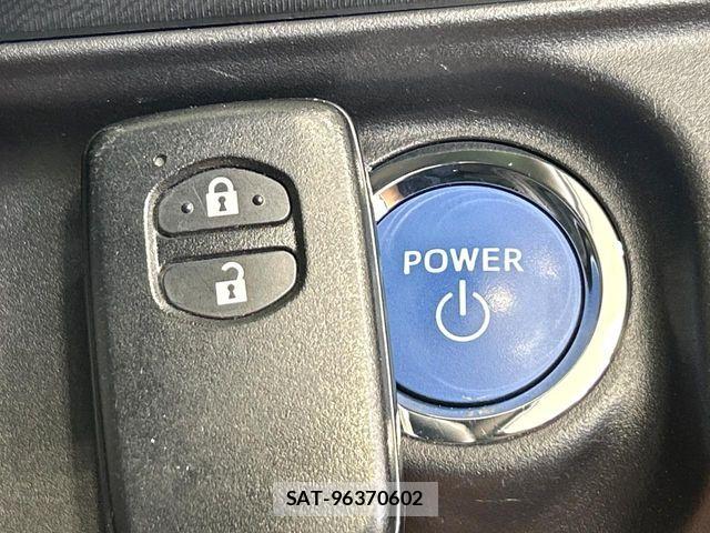 Toyota AQUA 2018-02 6641227-5