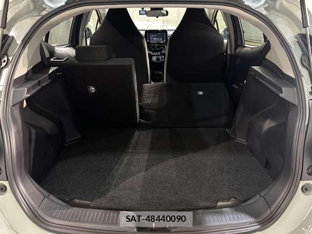 Toyota AQUA 2024-01 6641224-25