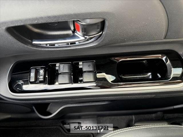Toyota AQUA 2015-06 6641233-18
