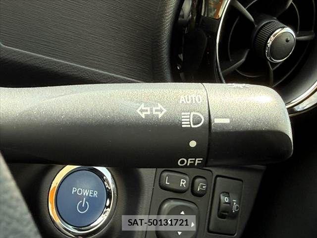 Toyota AQUA 2015-06 6641233-26