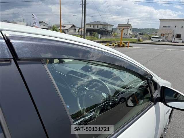 Toyota AQUA 2015-06 6641233-28