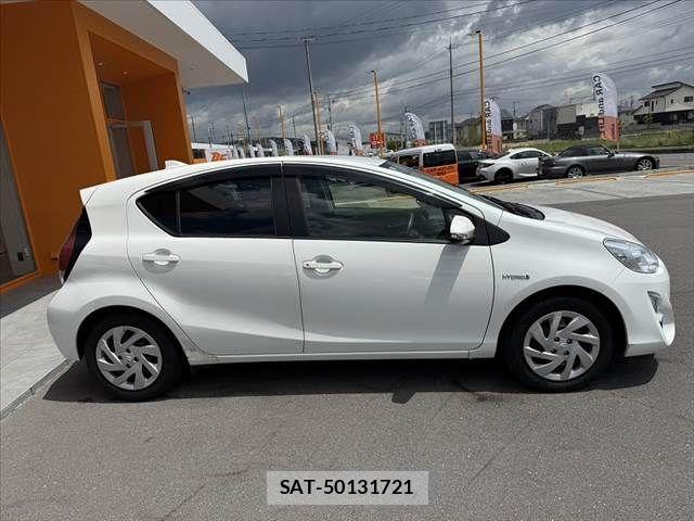 Toyota AQUA 2015-06 6641233-8