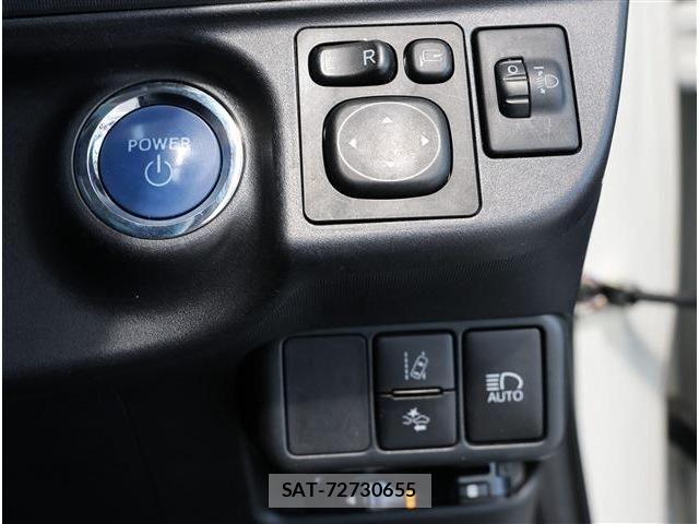 Toyota AQUA 2016-05 6641231-11
