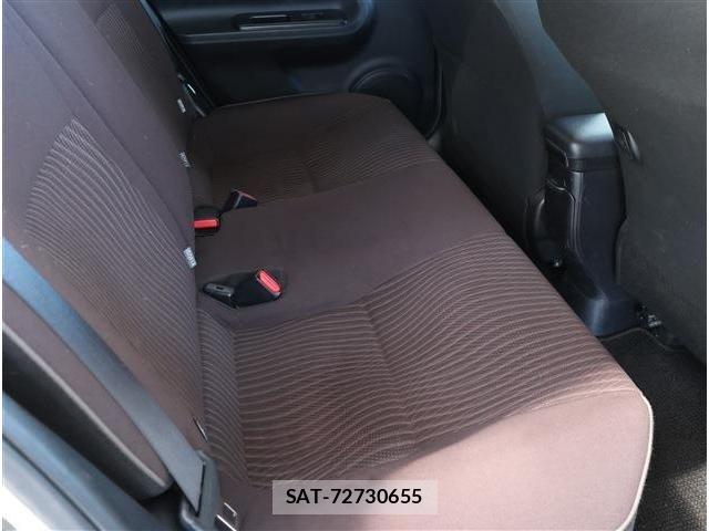 Toyota AQUA 2016-05 6641231-13