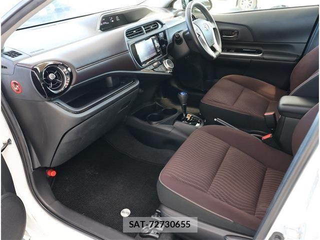 Toyota AQUA 2016-05 6641231-14