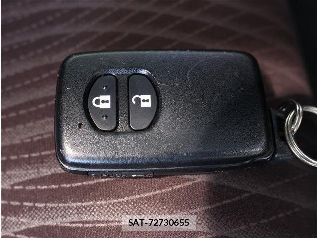 Toyota AQUA 2016-05 6641231-16