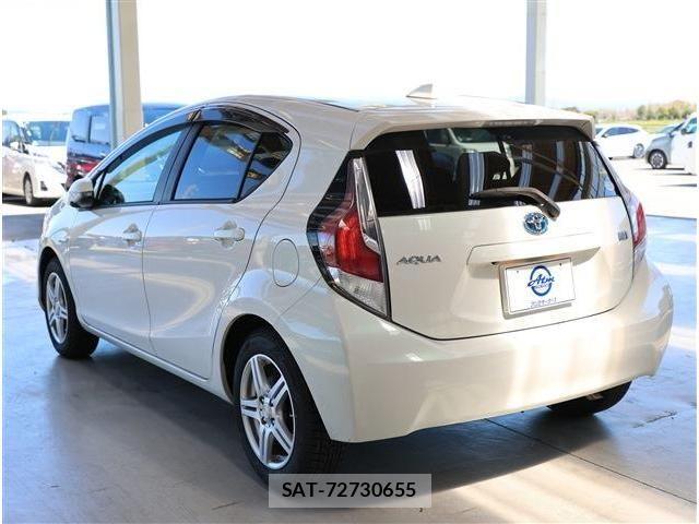 Toyota AQUA 2016-05 6641231-22