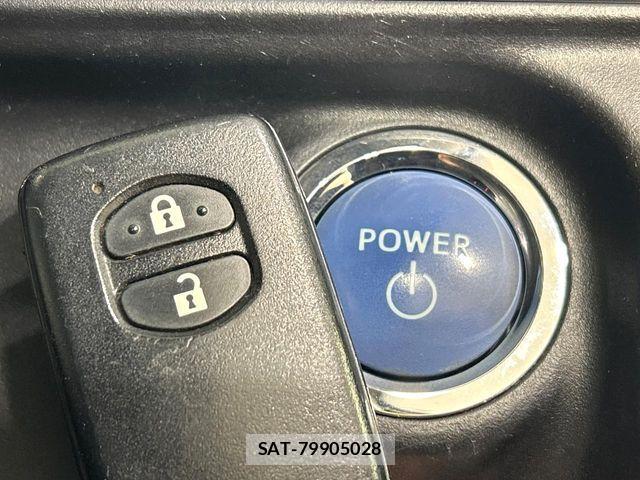 Toyota AQUA 2019-05 6641228-6