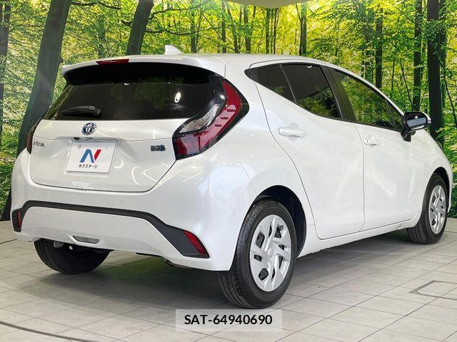 Toyota AQUA 2023-01 6670159-16