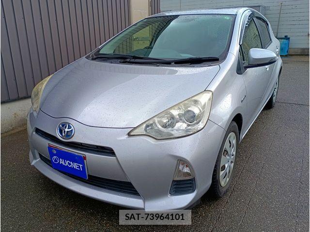 Toyota AQUA 2013-03 6670227-0