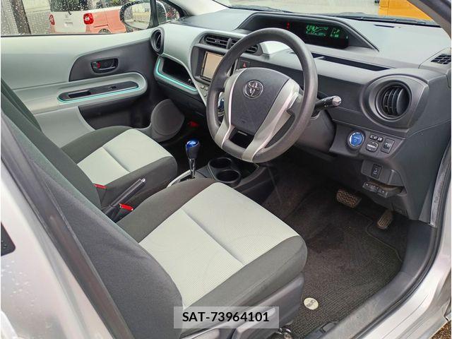 Toyota AQUA 2013-03 6670227-11