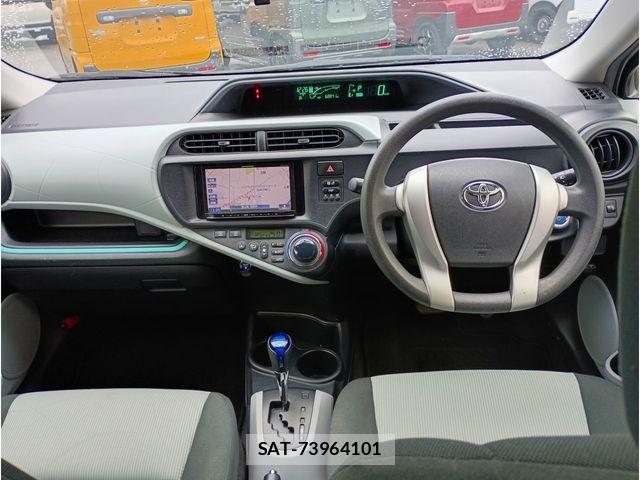 Toyota AQUA 2013-03 6670227-1