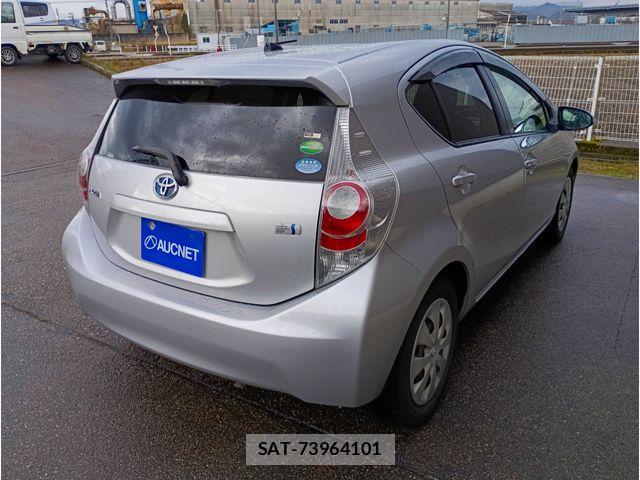 Toyota AQUA 2013-03 6670227-2