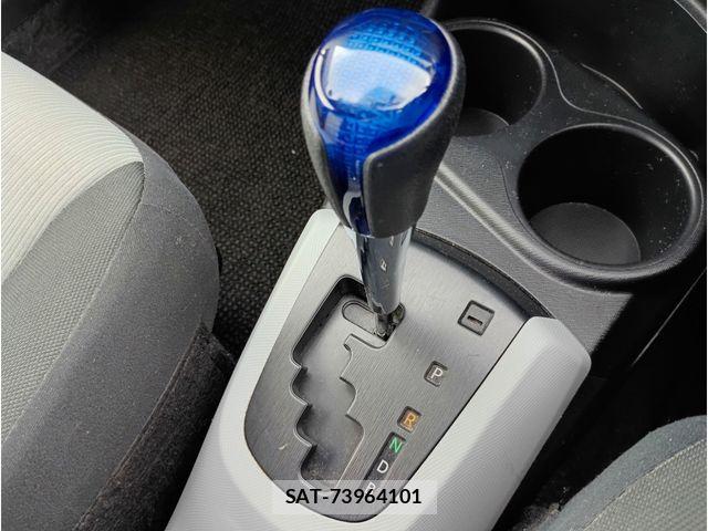 Toyota AQUA 2013-03 6670227-8